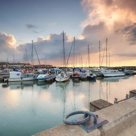 Anchor Down Cottage The Perfect Seaside Retreat Sleeps 4 Beach 2 Mins Ryde  Exterior photo