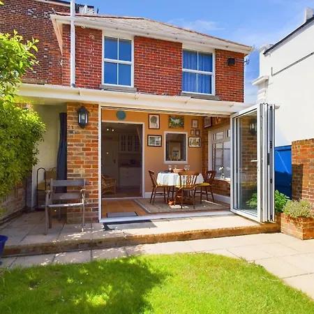 Anchor Down Cottage The Perfect Seaside Retreat Sleeps 4 Beach 2 Mins Ryde  Exterior photo