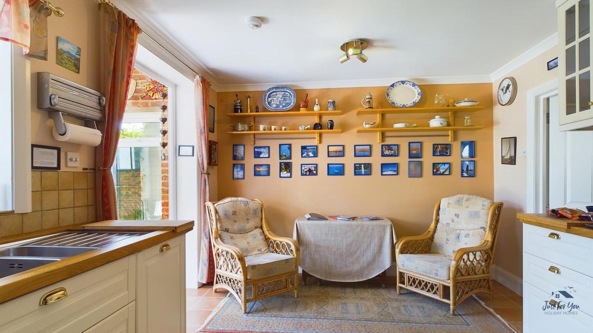 Holiday home Anchor Down The Perfect Seaside Retreat Sleeps 4 2 Mins Ryde (Isle of Wight)