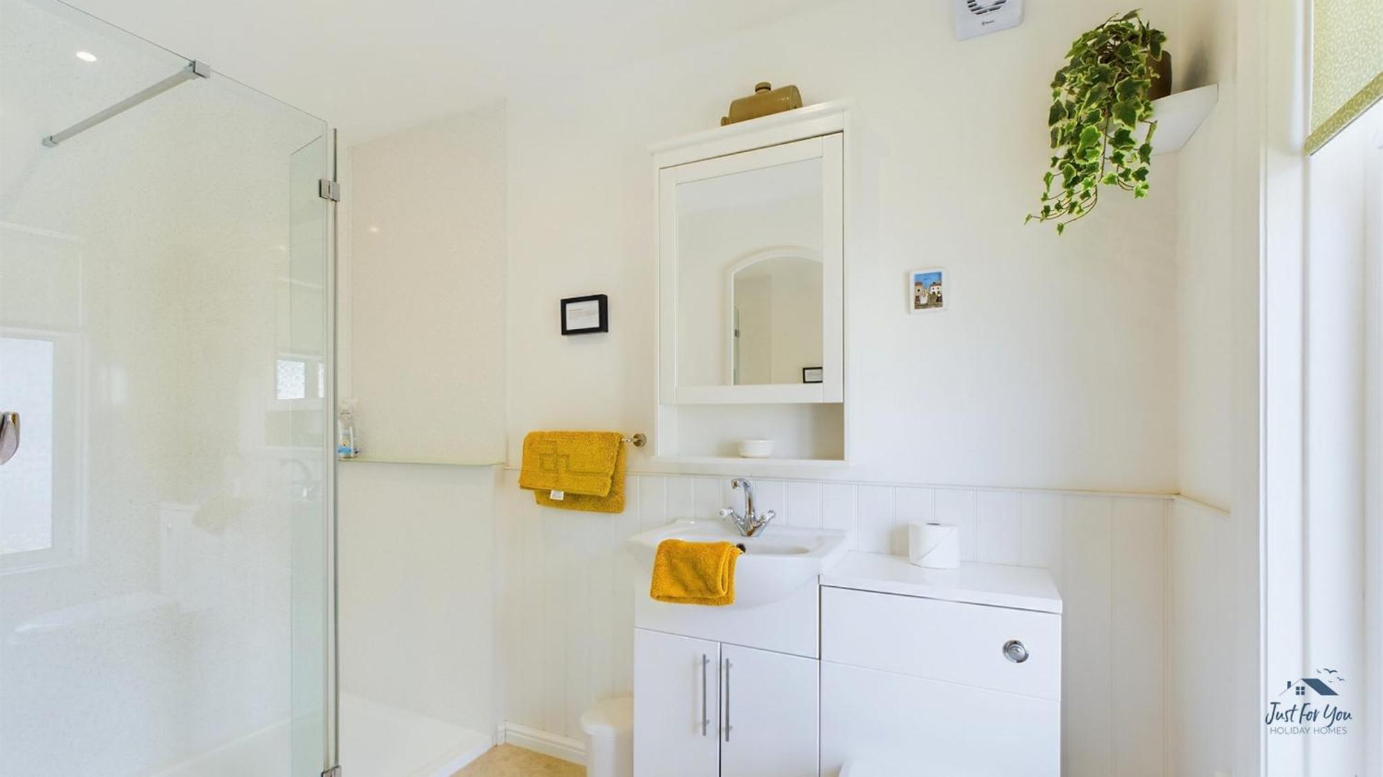 Anchor Down The Perfect Seaside Retreat Sleeps 4 2 Mins Holiday home *