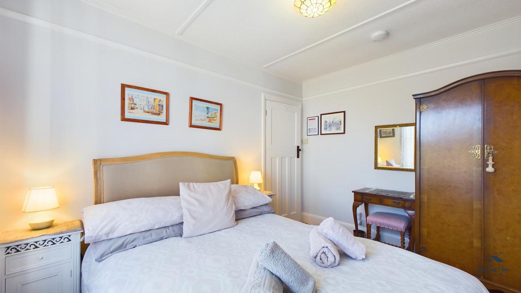 Anchor Down The Perfect Seaside Retreat Sleeps 4 2 Mins * Ryde (Isle of Wight)