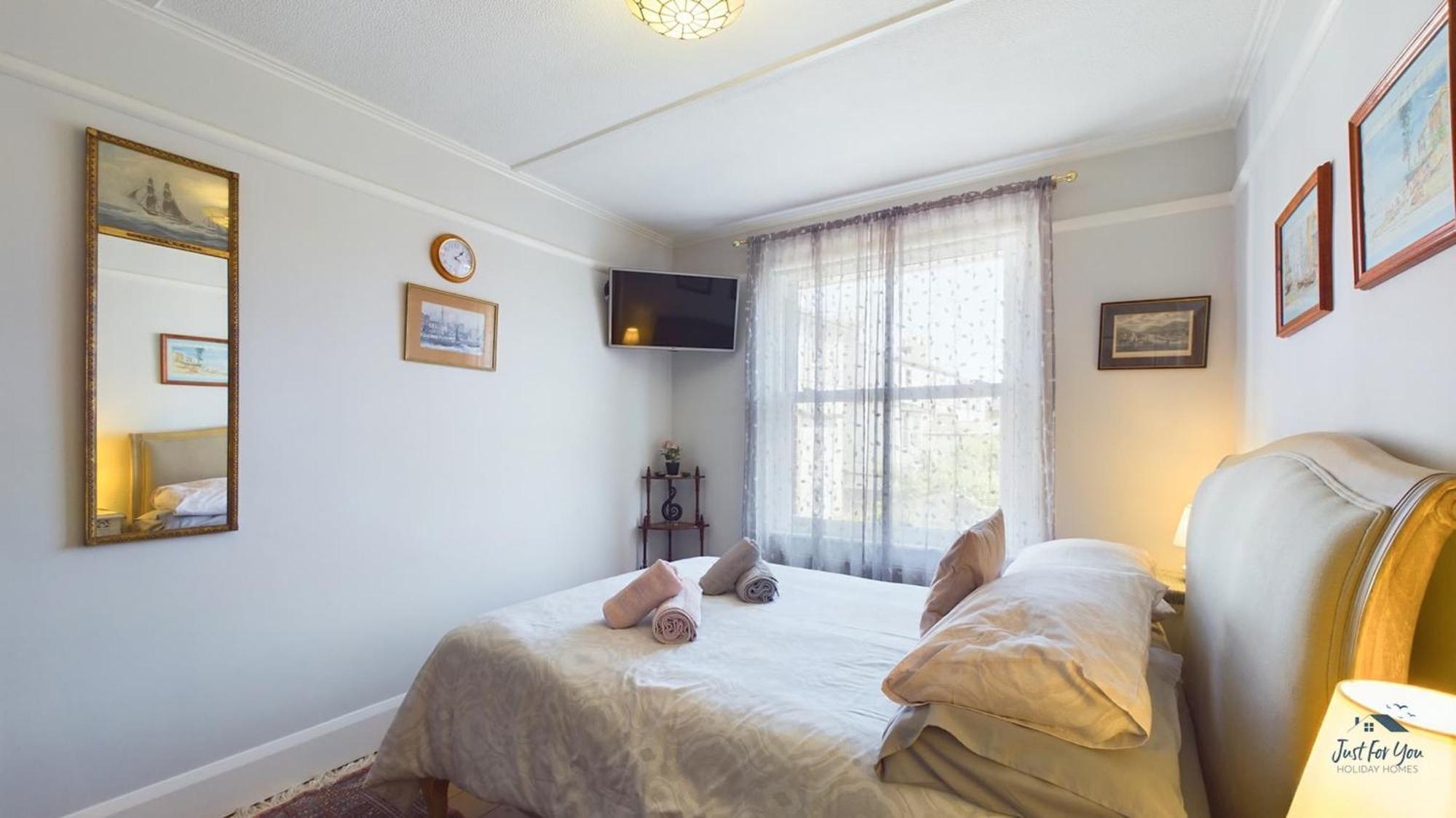 Anchor Down The Perfect Seaside Retreat Sleeps 4 2 Mins *